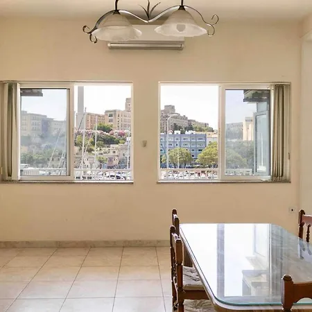 Seafront Yachtview Vallettaview Apartment Ta Xbiex