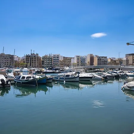 Seafront Yachtview Vallettaview Apartman