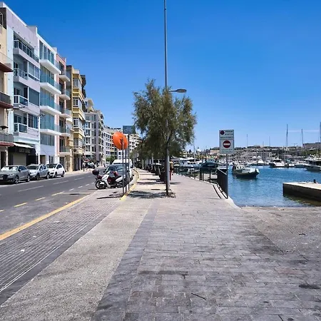 Seafront Yachtview Vallettaview Apartman