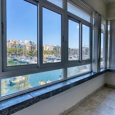 Seafront Yachtview Vallettaview Apartman *